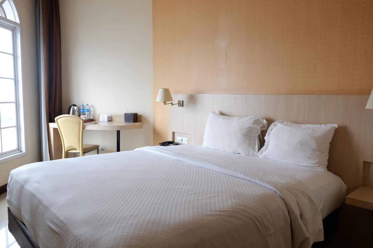 Rio City Hotel Palembang Kültér fotó
